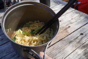 山頂でラーメン